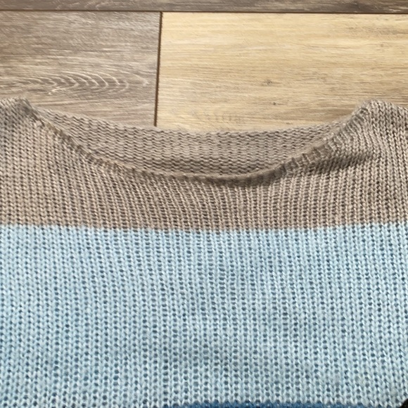 Color Block Sweater - Picture 5 of 6